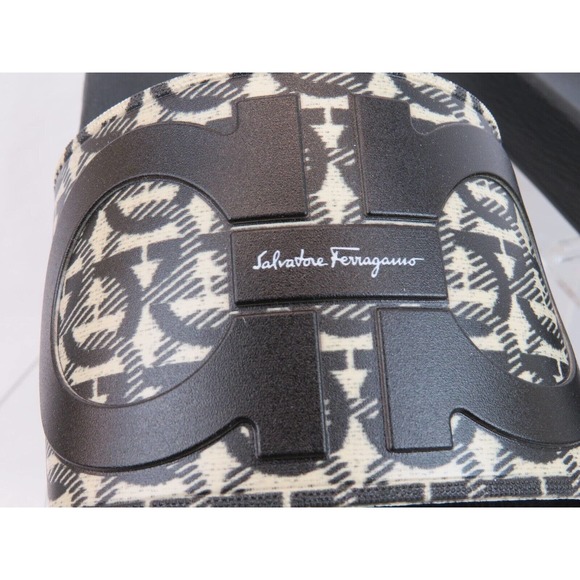 NIB FERRAGAMO GROOVE 6 BEIGE BLACK RUBBER GANCINI LOGO SANDALS SLIDES 12 M main image 12